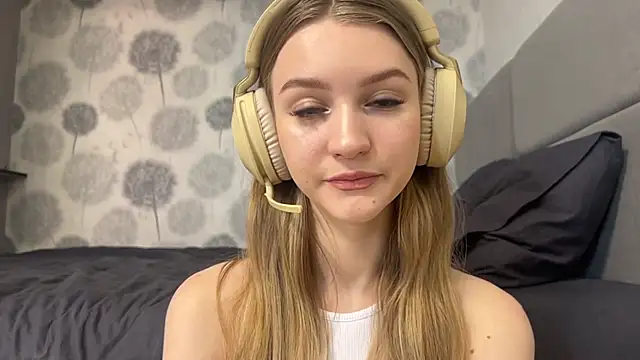 Snapshot of MelissaEvenns chatting on 5, 4, 2026 MelissaEvenns online show from 5, 4, 2026