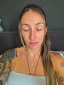 Snapshot of NicoleKaiser chatting on 12, 6, 2026 NicoleKaiser online show from 12, 6, 2026