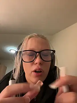 Snapshot of LeniMaria chatting on 23, 3, 2026 LeniMaria online show from 23, 3, 2026