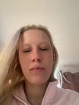 Snapshot of LeniMaria chatting on 8, 4, 2026 LeniMaria online show from 8, 4, 2026