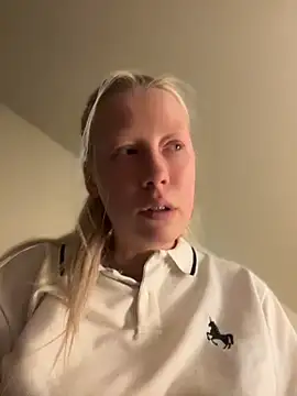Snapshot of LeniMaria chatting on 15, 4, 2026 LeniMaria online show from 15, 4, 2026