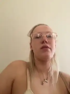 Snapshot of LeniMaria chatting on 21, 4, 2026 LeniMaria online show from 21, 4, 2026