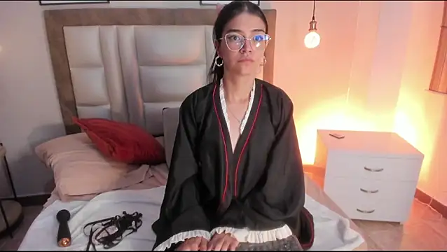 Snapshot of AnnieBlluee chatting on 18, 4, 2026 AnnieBlluee online show from 18, 4, 2026