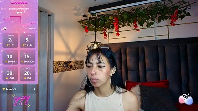Snapshot of BONIE_WILLS chatting on 11, 4, 2026 BONIE WILLS online show from 11, 4, 2026