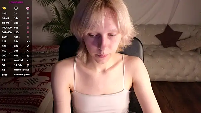 Snapshot of holyedward chatting on 19, 7, 2026 holyedward online show from 19, 7, 2026