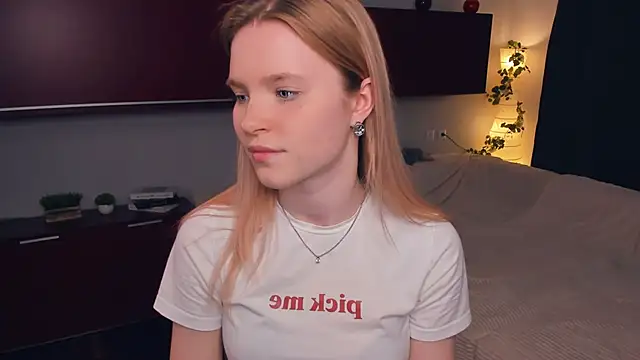 Snapshot of DelmaLasky chatting on 1, 4, 2026 DelmaLasky online show from 1, 4, 2026