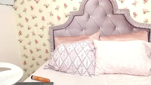 Snapshot of crystal_watson0 chatting on 25, 3, 2026 crystal watson0 online show from 25, 3, 2026