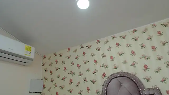 Snapshot of crystal_watson0 chatting on 8, 4, 2026 crystal watson0 online show from 8, 4, 2026