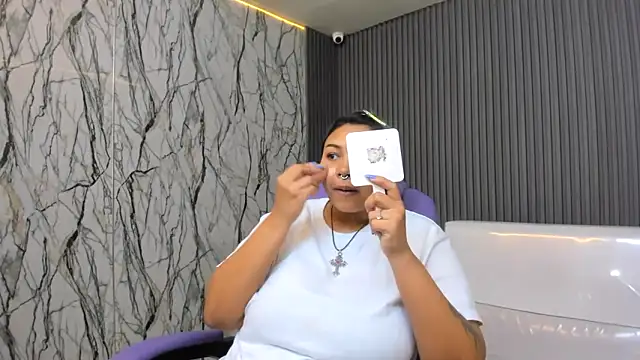 Snapshot of katteyes_20 chatting on 7, 4, 2026 katteyes 20 online show from 7, 4, 2026