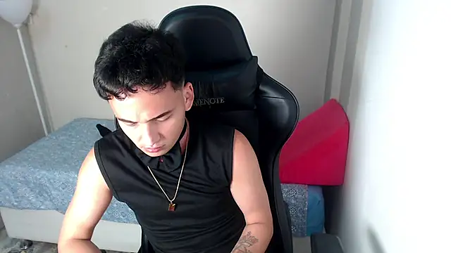 Snapshot of Mathias_twinkk chatting on 4, 4, 2026 Mathias twinkk online show from 4, 4, 2026