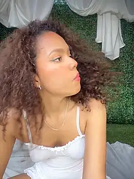 Snapshot of CurlyOopsieXXX chatting on 19, 6, 2026 CurlyOopsieXXX online show from 19, 6, 2026