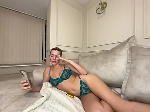 Snapshot of Lola_RaeX chatting on 16, 4, 2026 Lola RaeX online show from 16, 4, 2026