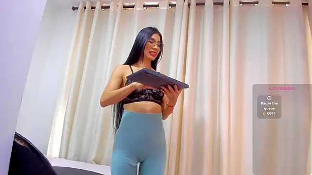 Snapshot of giana_gill chatting on 10, 4, 2026 giana gill online show from 10, 4, 2026