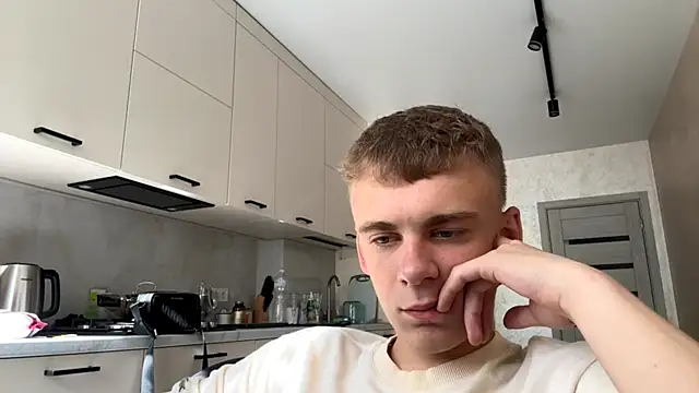 Snapshot of SoloFury chatting on 4, 7, 2026 SoloFury online show from 4, 7, 2026