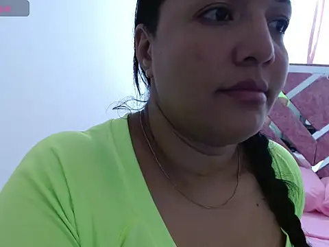 Snapshot of zaryross chatting on 20, 4, 2026 zaryross online show from 20, 4, 2026