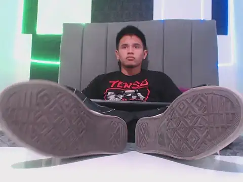 Snapshot of adonis_latin_19 chatting on 24, 4, 2026 adonis latin 19 online show from 24, 4, 2026