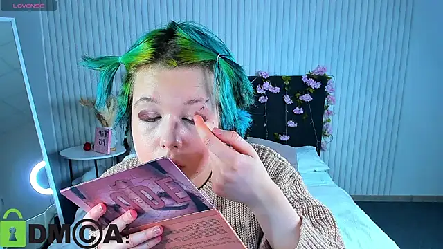 Snapshot of LittleKittenStar chatting on 25, 3, 2026 LittleKittenStar online show from 25, 3, 2026