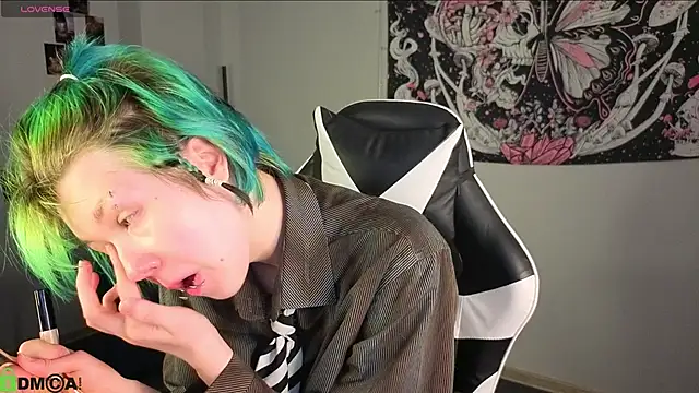 Snapshot of LittleKittenStar chatting on 3, 5, 2026 LittleKittenStar online show from 3, 5, 2026