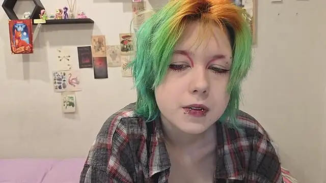 Snapshot of LittleKittenStar chatting on 31, 5, 2026 LittleKittenStar online show from 31, 5, 2026