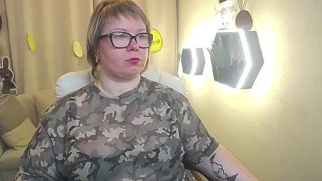 Snapshot of BonnnyBoobsy chatting on 13, 4, 2026 BonnnyBoobsy online show from 13, 4, 2026