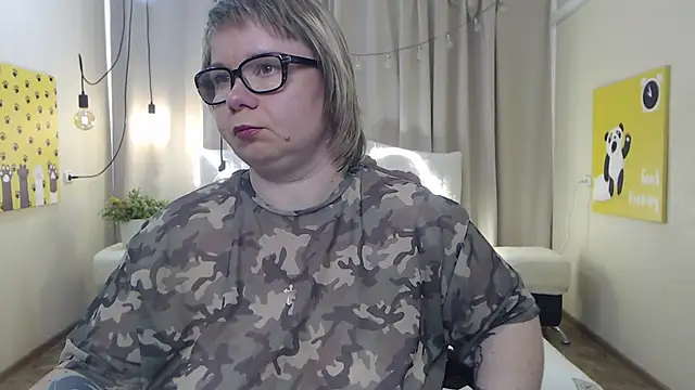 Snapshot of BonnnyBoobsy chatting on 4, 5, 2026 BonnnyBoobsy online show from 4, 5, 2026