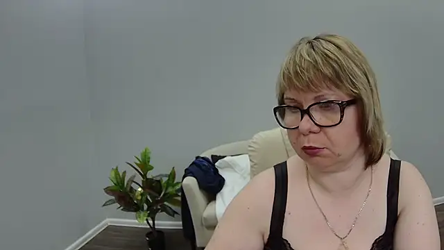 BonnnyBoobsy online show from 18, 7, 2026