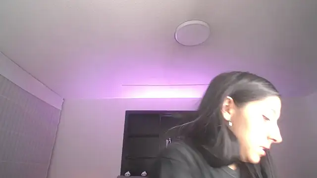 Snapshot of Melannyy_V chatting on 6, 8, 2026 Melannyy V online show from 6, 8, 2026
