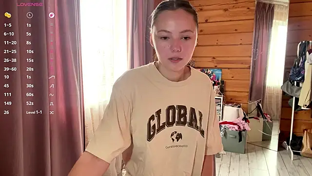 Snapshot of LenLen_Solen chatting on 4, 7, 2026 LenLen Solen online show from 4, 7, 2026