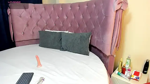 Snapshot of AvaRyd chatting on 8, 4, 2026 AvaRyd online show from 8, 4, 2026