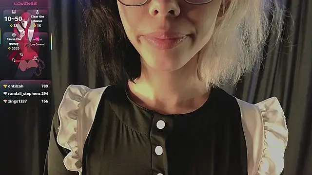 Snapshot of Layla_Muur chatting on 24, 4, 2026 Layla Muur online show from 24, 4, 2026