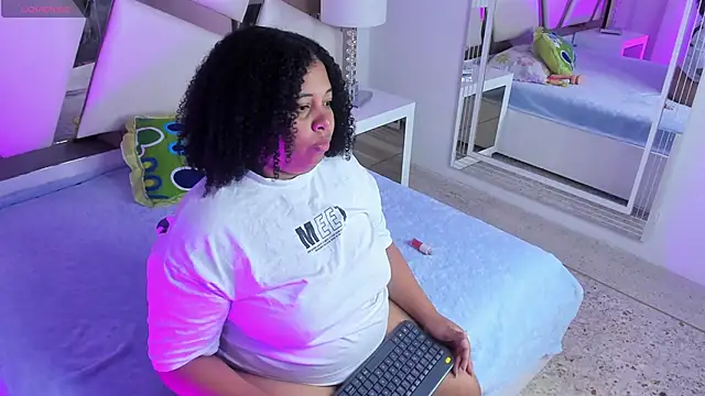 Snapshot of PhyllisDunbar chatting on 25, 4, 2026 PhyllisDunbar online show from 25, 4, 2026