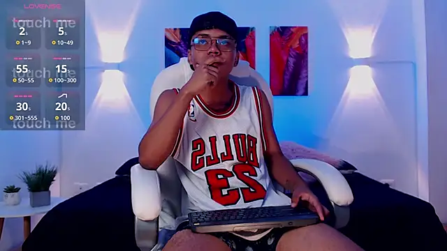 Snapshot of thiagosterling chatting on 8, 4, 2026 thiagosterling online show from 8, 4, 2026