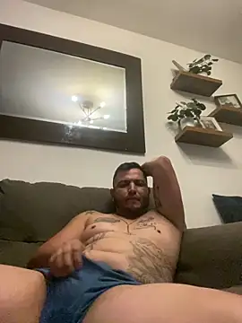 Snapshot of HOTB0Y18 chatting on 12, 4, 2026 HOTB0Y18 online show from 12, 4, 2026