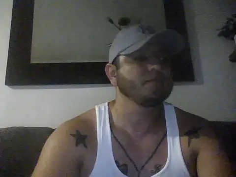 Snapshot of HOTB0Y18 chatting on 22, 4, 2026 HOTB0Y18 online show from 22, 4, 2026