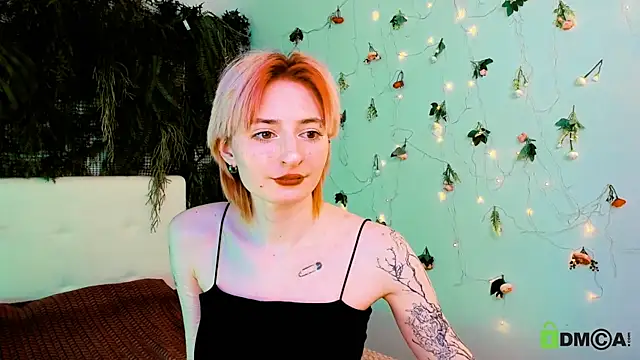 Kira  Cutie online show from 16, 5, 2026