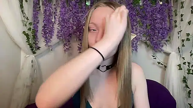 Snapshot of ElfGirlAna chatting on 6, 4, 2026 ElfGirlAna online show from 6, 4, 2026