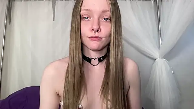 Snapshot of ElfGirlAna chatting on 4, 5, 2026 ElfGirlAna online show from 4, 5, 2026