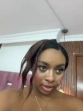 Snapshot of Kloe_rousse01 chatting on 28, 4, 2026 Kloe rousse01 online show from 28, 4, 2026