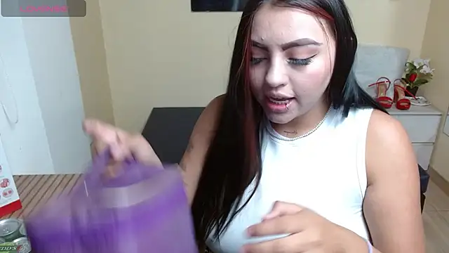 Snapshot of Miley_Clarck chatting on 3, 4, 2026 Miley Clarck online show from 3, 4, 2026