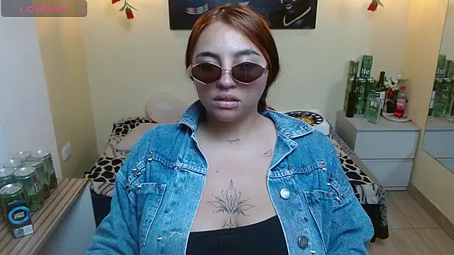 Snapshot of Miley_Clarck chatting on 2, 5, 2026 Miley Clarck online show from 2, 5, 2026