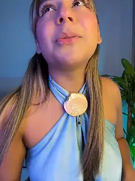 Snapshot of MelodyRey__ chatting on 22, 4, 2026 MelodyRey online show from 22, 4, 2026