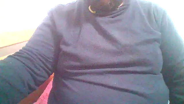 Snapshot of BeardedChubb chatting on 8, 4, 2026 BeardedChubb online show from 8, 4, 2026