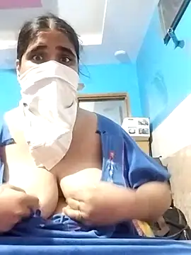 Snapshot of MoonlightMira chatting on 7, 7, 2026 MoonlightMira online show from 7, 7, 2026