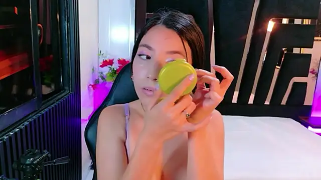 Snapshot of MiaLovelyn chatting on 16, 4, 2026 MiaLovelyn online show from 16, 4, 2026