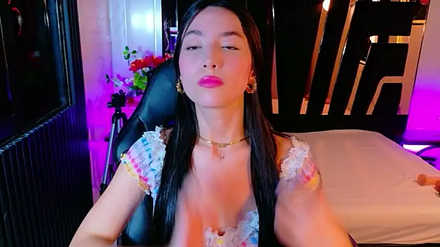 Snapshot of MiaLovelyn chatting on 23, 4, 2026 MiaLovelyn online show from 23, 4, 2026