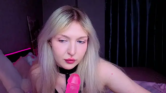 Snapshot of BlondieSummer chatting on 18, 4, 2026 BlondieSummer online show from 18, 4, 2026