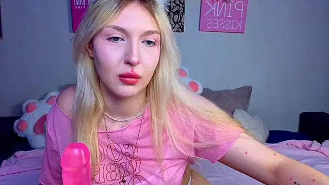 Snapshot of BlondieSummer chatting on 7, 5, 2026 BlondieSummer online show from 7, 5, 2026