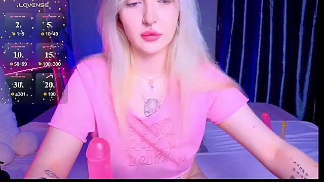 Snapshot of BlondieSummer chatting on 25, 6, 2026 BlondieSummer online show from 25, 6, 2026