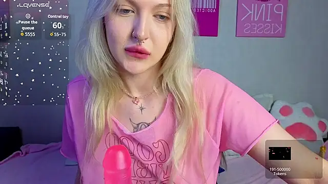 Snapshot of BlondieSummer chatting on 9, 7, 2026 BlondieSummer online show from 9, 7, 2026