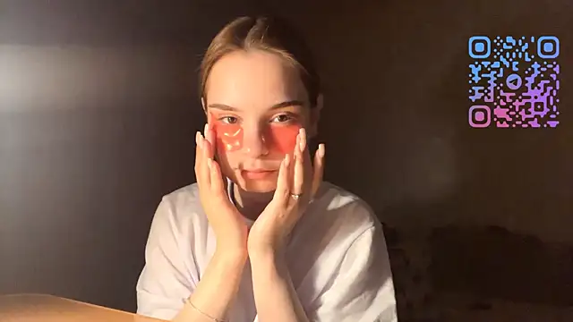 Snapshot of SageFennell chatting on 23, 4, 2026 SageFennell online show from 23, 4, 2026